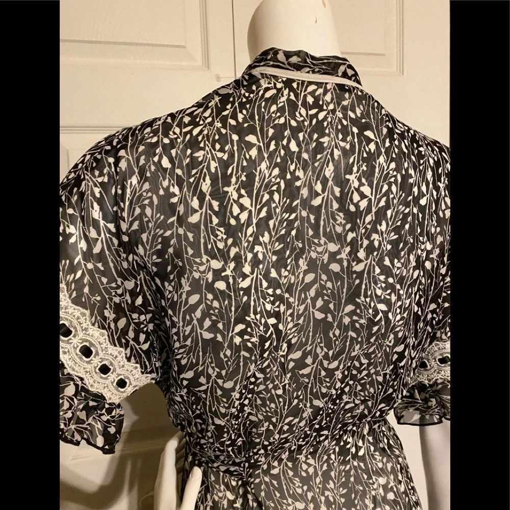 NWT Women’s Linea Dontella S/S Robe Sz M Black/White Floral